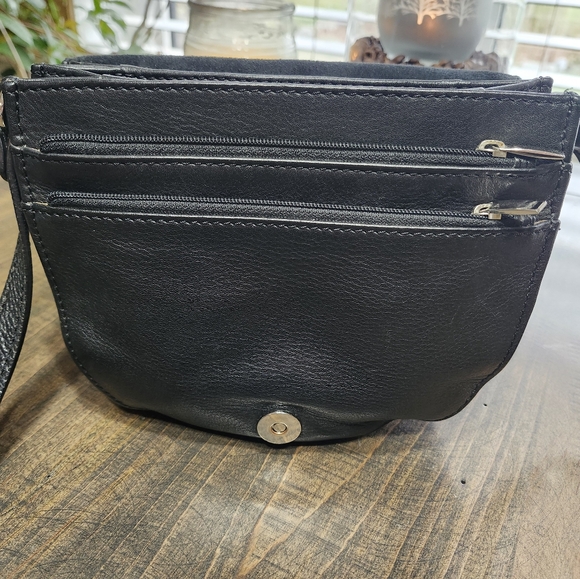 The Trend label Saddle / Crossbody Style Black Leather and Suede Bag - Picture 4 of 10